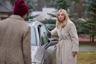 Na Wspólnej, odc 4031. Monika (Sylwia Gliwa), urzędniczka (Katarzyna Dworak)