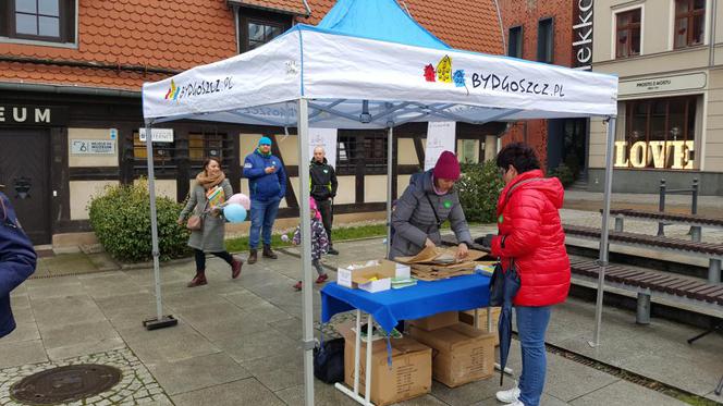 Kochają Bydgoszcz. Dlatego... segregują śmieci. Walentynkowa akcja miasta