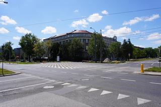 Widok na Szkołę Podstawową i Liceum Sióstr Zmartwychwstanek 