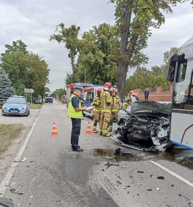 Malbork: Wypadek z udziałem autobusu. 5 pasażerów w szpitalu. Wśród poszkodowanych jest dziecko