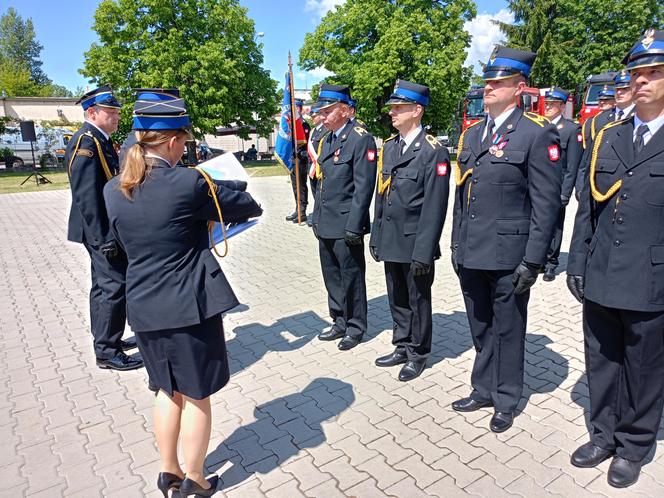 Akty nadania wyższych stopni służbowych odebrało w tym roku 21 strażaków z Komendy Miejskiej PSP w Siedlcach