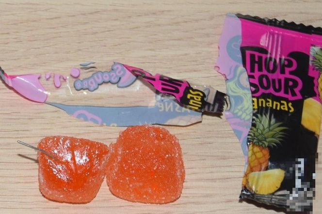 Metalowe druciki w cukierkach dla dzieci. Sprawcy niebezpiecznego nadzienia szuka gostyńska policja