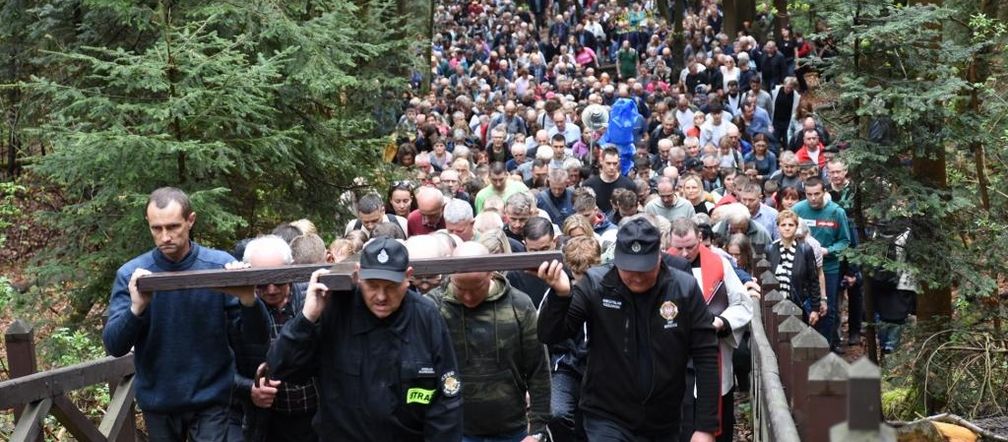 Droga krzyżowa Nowa Słupia - Święty Krzyż. 18 kwietnia 2025