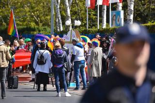 Happening pt. Na drugi koniec tęczy z Ojcem Tadeuszem. Chryja 2