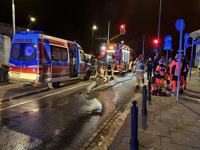 Warszawa. Karetka płonęła na Żoliborzu. W akcji straż pożarna!