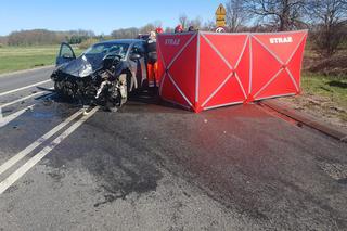 Wypadek na obwodnicy Jasienia. Na miejscu pojawił się śmigłowiec LPR