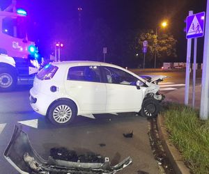 Zderzenie dwóch samochodów przy Trapezie w Lesznie