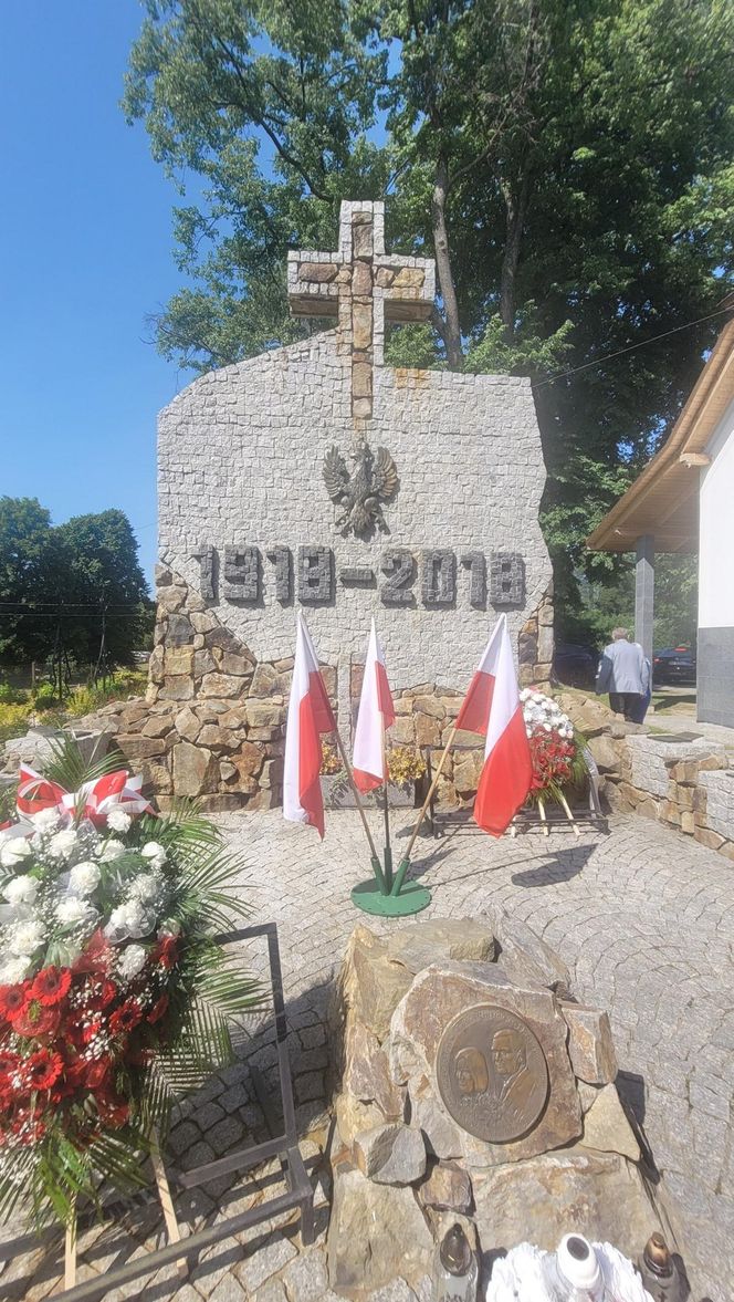 Modlili się w podzięce za wygraną Nawrockiego. Politycy PiS zjechali do słynnego sanktuarium