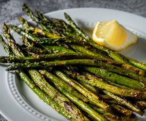 Szparagi z grilla: prosty sposób na idealnie grillowane szparagi