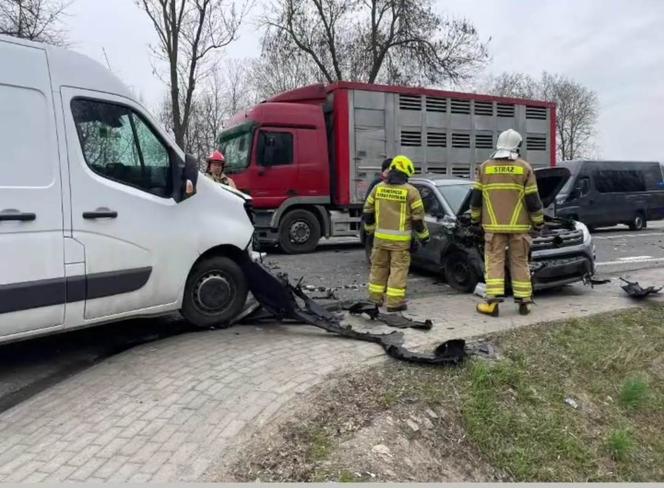 Karambol na DK2 pod Zbuczynem! Zderzyły się duże pojazdy, są utrudnienia!