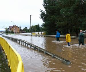 Ulewy uderzają w kolejne miejscowości. Lubrza i Chałupki zalane