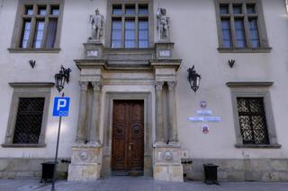 Urząd Miasta Krakowa będzie oszczędzał na pracownikach. Zrezygnowano z nagród
