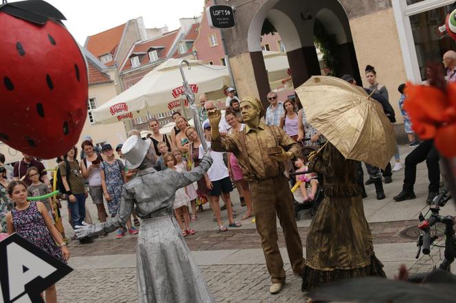 Olsztyński Festiwal Teatrów Ulicznych 2023. Tak bawili się mieszkańcy [ZDJĘCIA]