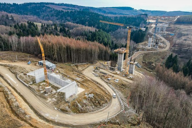 Na Podkarpaciu powstaje gigant! Samochody pojadą 80 metrów nad ziemią