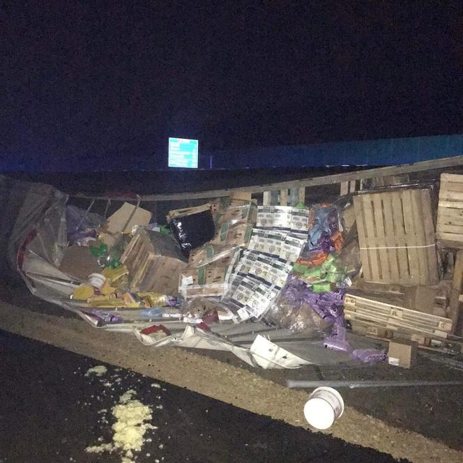 Autostrada A1 w Częstochowie zablokowana. Ciężarówka leży na jezdni