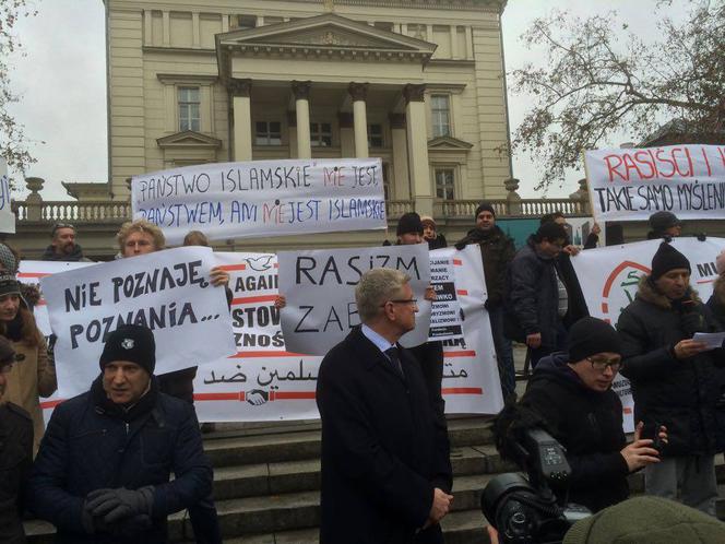 Poznań: Manifestacja muzułmanów w Polsce przeciwko terroryzmowi