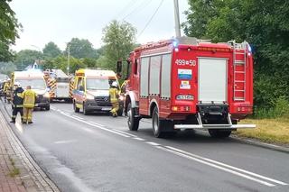 Jechali fordem, huknęli w słup. Dramat, strażacy musieli ich wycinać z wraku