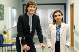 M jak miłość odc. 1732. Aneta (Ilona Janyst), ksiądz kleryk (Paweł Janyst)