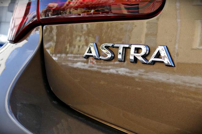 Opel Astra Sedan (Astra J)