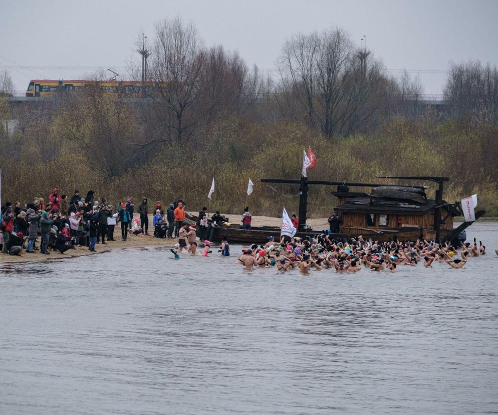 Morsowanie w Warszawie. Rusza nowy sezon szkółki na plaży nad Wisłą