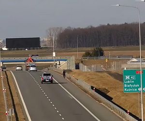 Lublin. Rowerzysta i traktorzysta na drodze ekspresowej. Jednego poprowadziła tak nawigacja? [ZDJĘCIA]