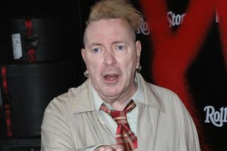 John Lydon miażdży muzyków Sex Pistols, występujących z nowym wokalistą:  To karaoke