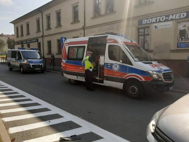 Wypadek w Nowym Sączu! Osobówka zderzyła się ze skuterem