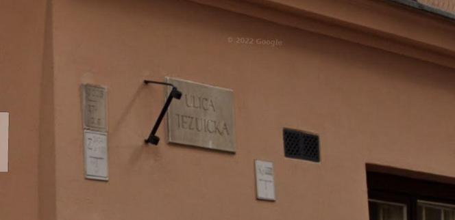 ulica Jezuicka - 24 091 zł / m²