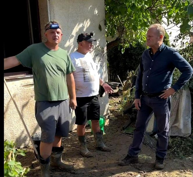 Tusk spotkał się z poszkodowanymi mieszkańcami