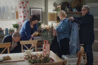 M jak miłość odc. 1857. Marta (Dominika Ostałowska), Marysia (Małgorzata Pieńkowska), Artur Rogowski (Robert Moskwa), Jacek (Robert Gonera)