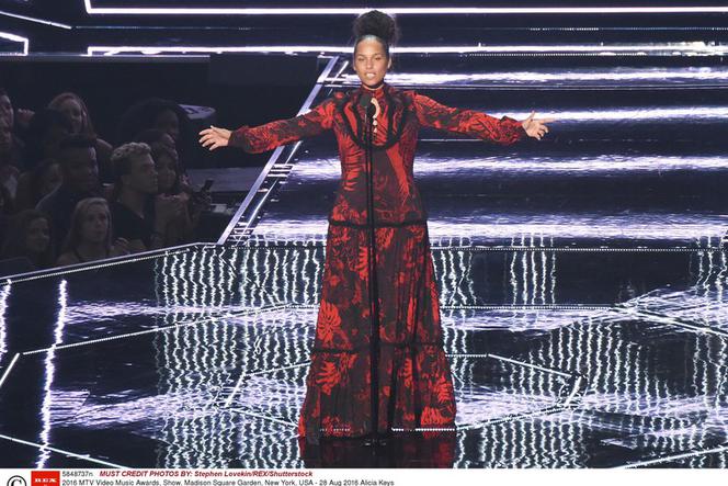 Alicia Keys bez makijażu