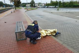  Poznań. Pijany mężczyzna leżał na ulicy! Sączyła się krew