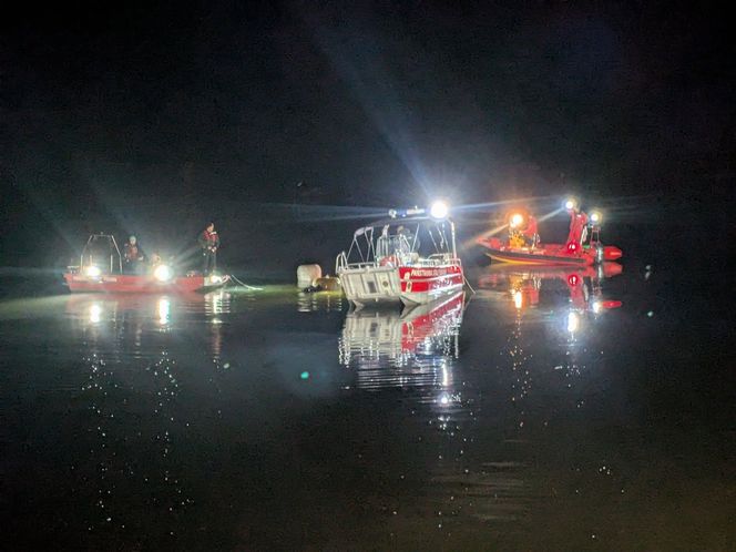 Awionetka runęła do jeziora międzybrodzkiego w Żywcu. Pilot uratowany, awionetka również