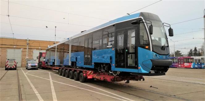 Nowy, niebieski tramwaj MPK Wrocław