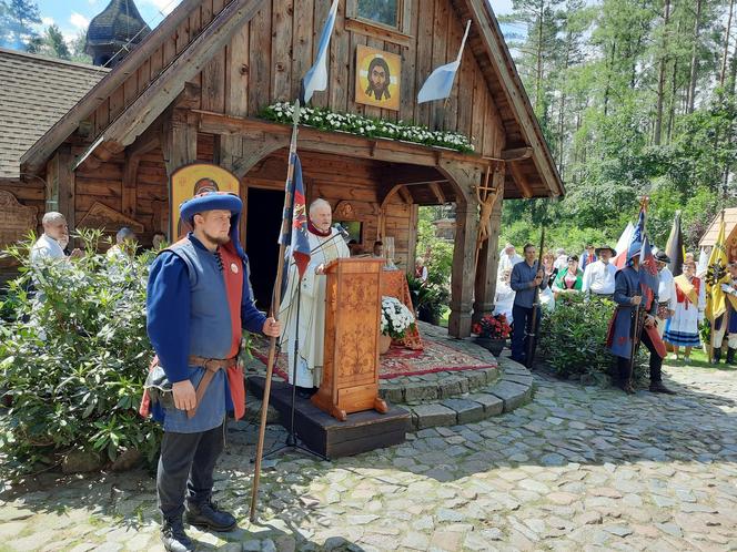 Inicjatorem Odpustów Kaszubskich jest o. Janusz Jędryszek, franciszkanin, który żyje w pustelni franciszkańskiej na Górze Polanowskiej