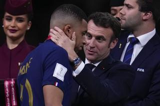 Emmanuel Macron wparował na murawę po porażce Francji w finale! Ten gest w kierunku Mbappe błyskawicznie wychwyciły kamery