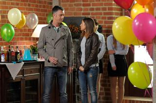 Pierwsza miłość odc 2000. Artur (Łukasz Płoszajski), Kinga (Aleksandra Zienkiewicz)