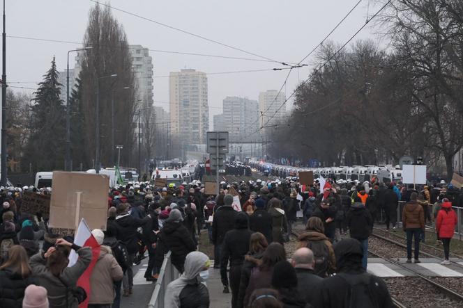 Dom Jarosława Kaczyńskiego otoczony jak twierdza