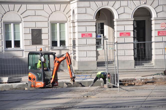 Trwa rewitalizacja Rynku w Kielcach. Ma być więcej zieleni. Zobacz postępy prac