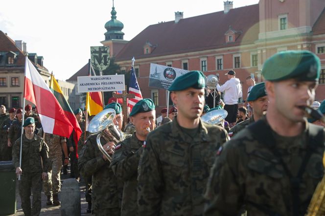 Uczestnicy 45. Warszawskiej Akademickiej Pieszej Pielgrzymki Metropolitalnej na Jasną Górę