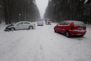 Czołówka dwóch osobówek – DK 74 całkowicie ZABLOKOWANA 