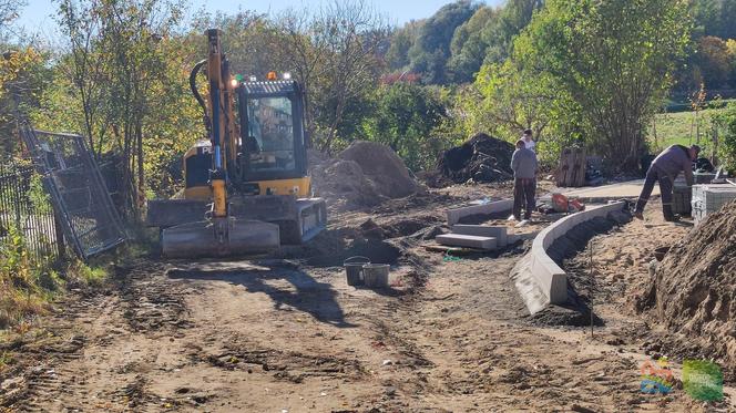 Park Nagórki - Jaroty. Prace przy budowie nowych dojść do zbiornika idą pełną parą [ZDJĘCIA]