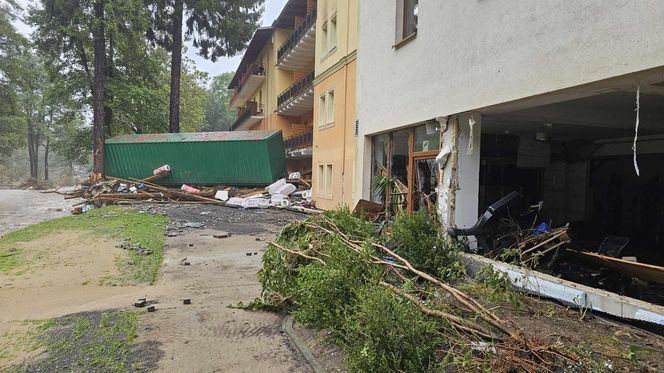 Hotel Mir - Jan w Lądku po powodzi