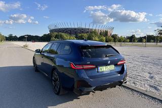 Chcesz mieć limuzynę, ale masz rodzinę? BMW i5 touring jest dla ciebie 