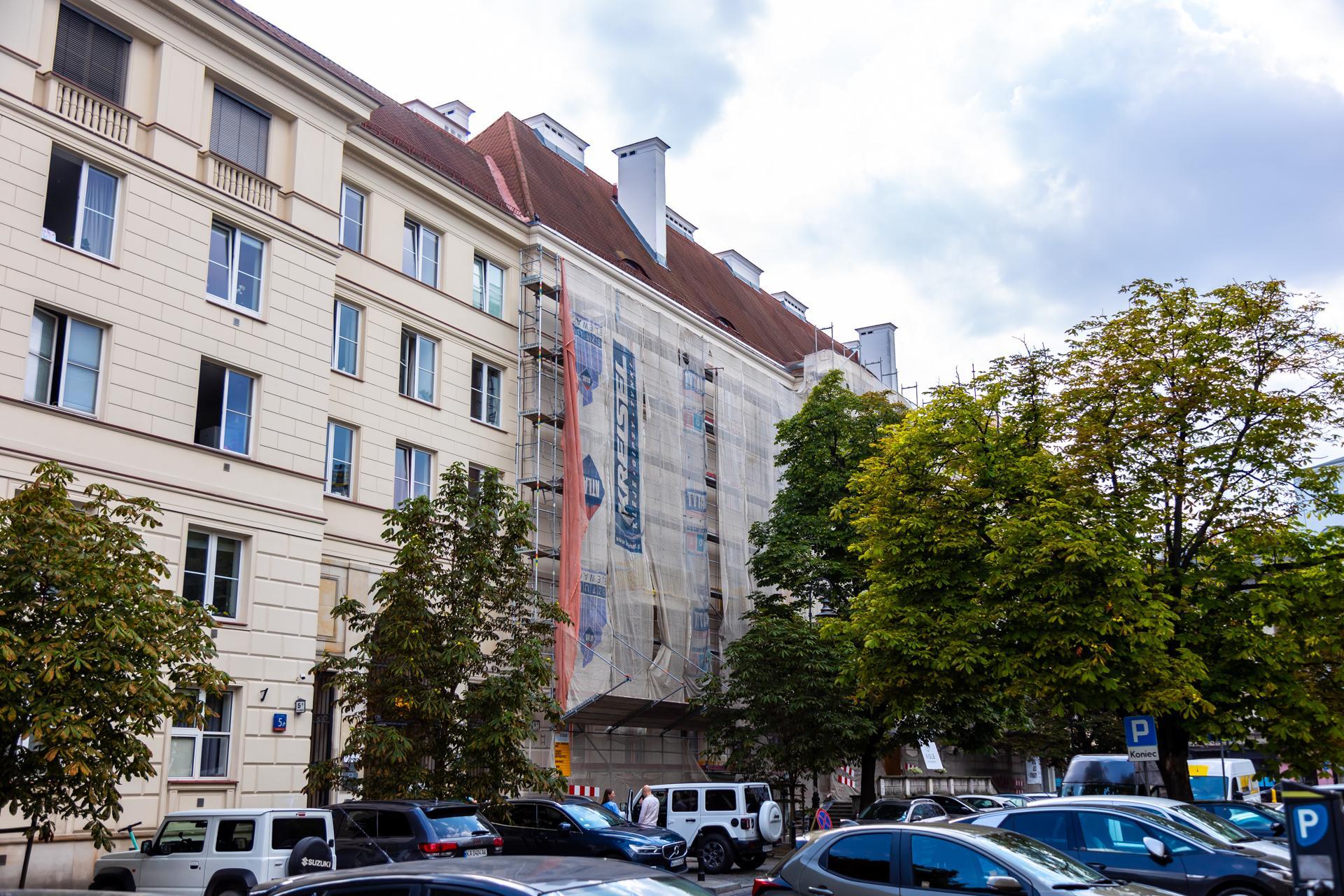 Budynek przy Chopina podczas modernizacji