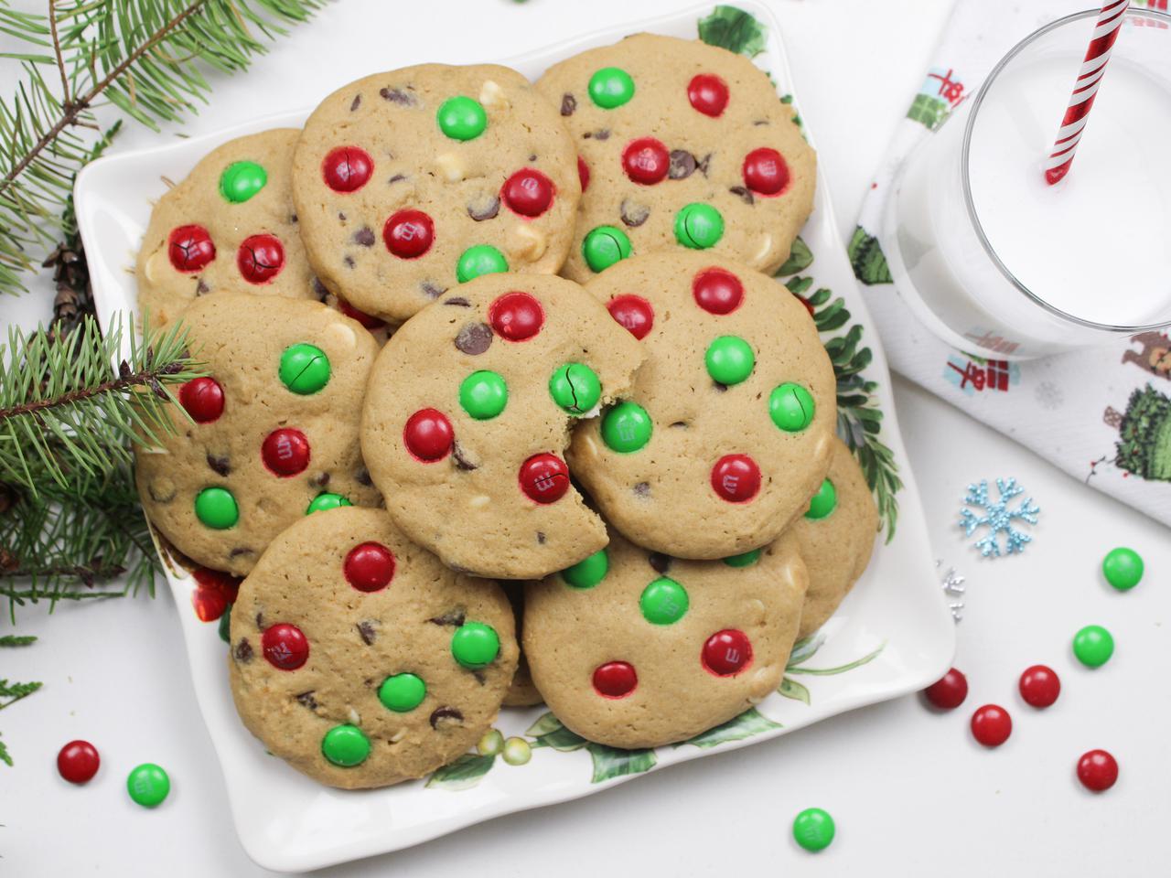 Świąteczne ciasteczka z M&M's: hitowy przepis z TikToka