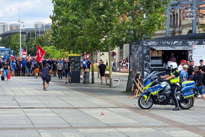 Kibice protestowali przeciwko imigrantom w centrum Katowic