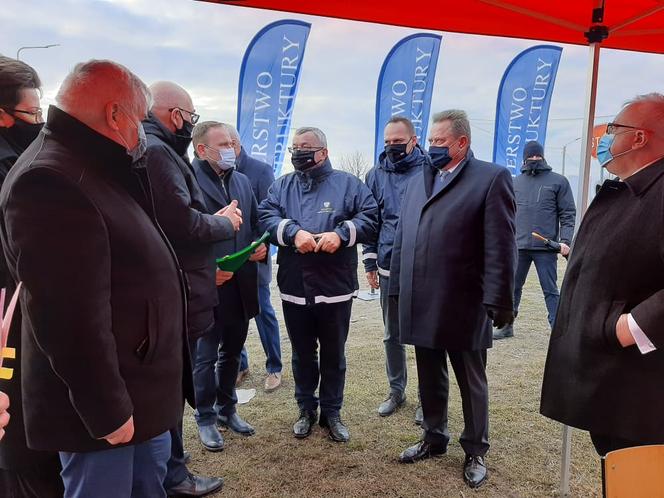 Podpisanie umowy na przebudowę skrzyżowania w Chojnach Młodych