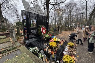 Tak wygląda grób Daniela Sztybera w Święto Zmarłych. Polski żołnierz oddał życie za Ukrainę