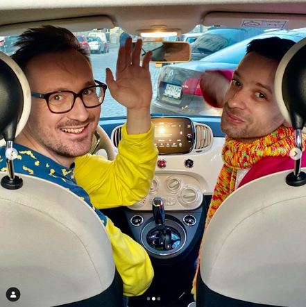 Mariusz Kozak z "Gogglebox. Przed telewizorem" jeździ z Pankiem